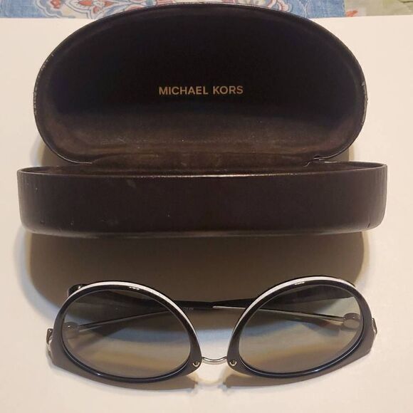 VINTAGE SUNGLASSES   - Picture 9 of 10